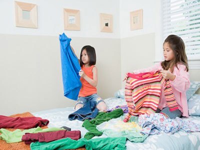 Dạy con sắp xếp quần áo Dạy con sắp xếp quần áo