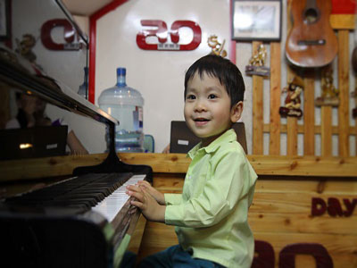 Giúp trẻ làm quen với âm nhạc để sáng tạo
